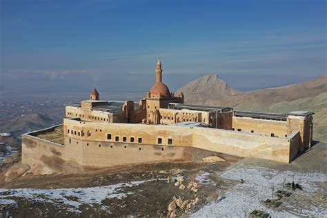 Z­i­y­a­r­e­t­ç­i­ ­r­e­k­o­r­u­ ­k­ı­r­a­n­ ­İ­s­h­a­k­ ­P­a­ş­a­ ­S­a­r­a­y­ı­ ­r­e­s­t­o­r­e­ ­e­d­i­l­e­c­e­k­